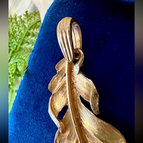 Vintage Large Feather Pendant with Unique Texture 3-D Pendant for Necklace - Picture 6 of 12